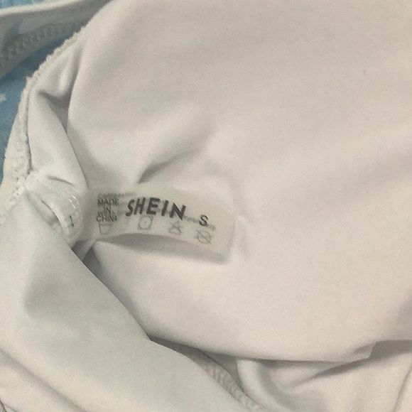SHEIN Bikini top white blue tropical feel. Stretchy size Small in great … - Picture 4 of 6